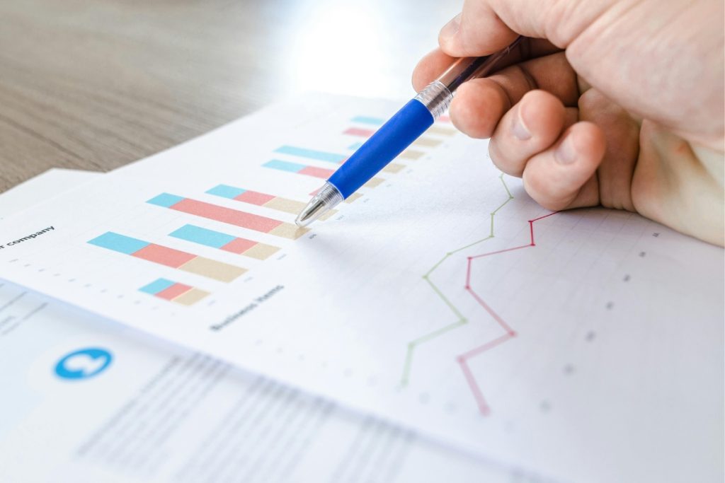 Diferencias entre datos, información y reportes.